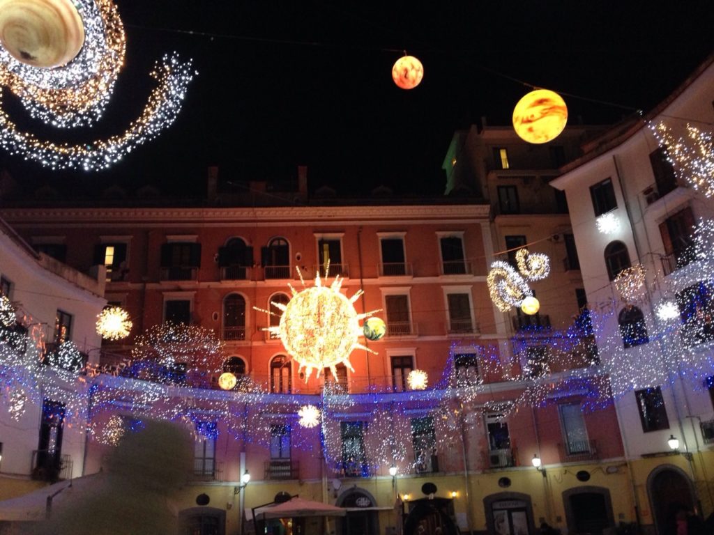 Addobbi Natalizi Napoli.Luminarie Natalizie Le Piu Belle In Campania La Bussola