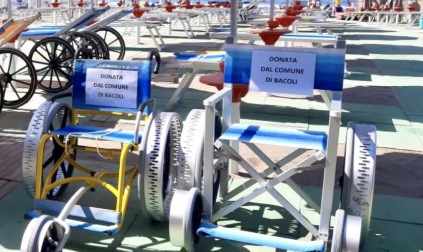 Il Comune di Bacoli acquista due sedie a rotelle per permettere il trasporto in mare dei disabili