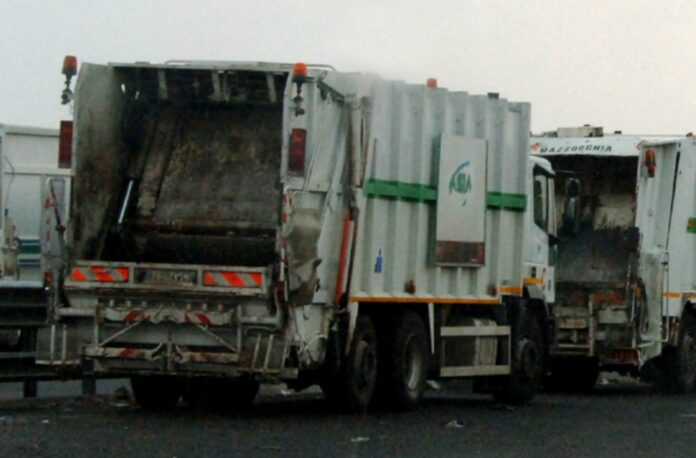 Camion dei rifiuti
