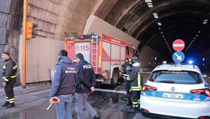 Incendio Galleria Vittoria Napoli