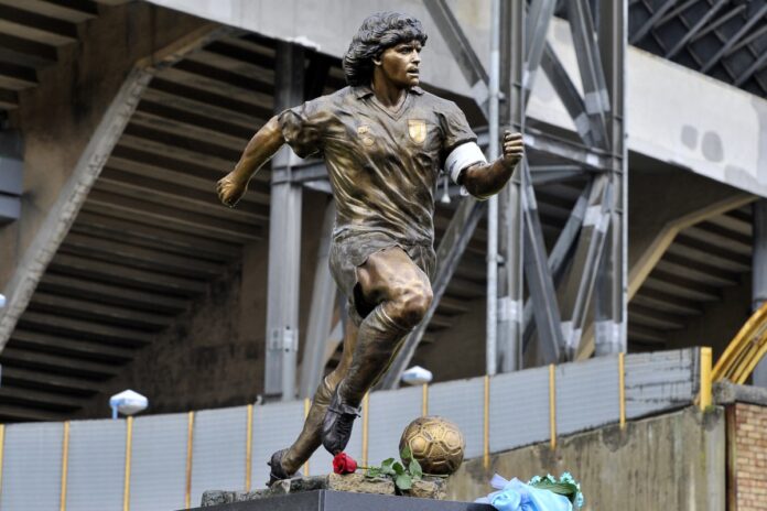 Statua Maradona Domenico Sepe