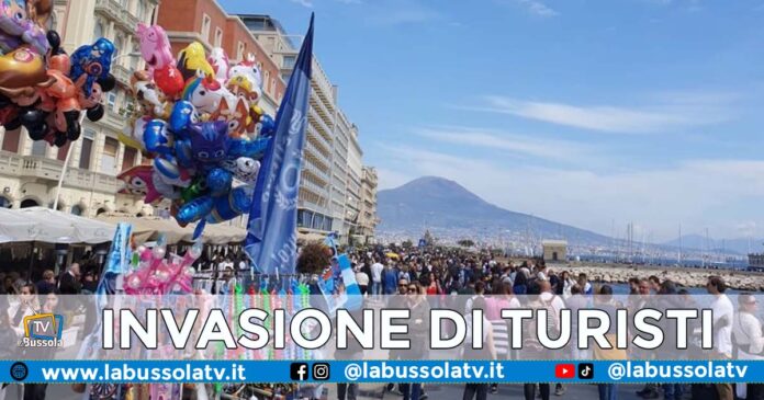 Turisti Campania Napoli Pasqua