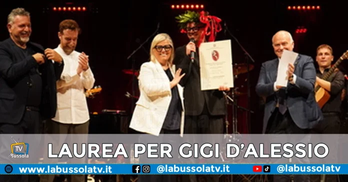 GIGI D'ALESSIO LAUREA