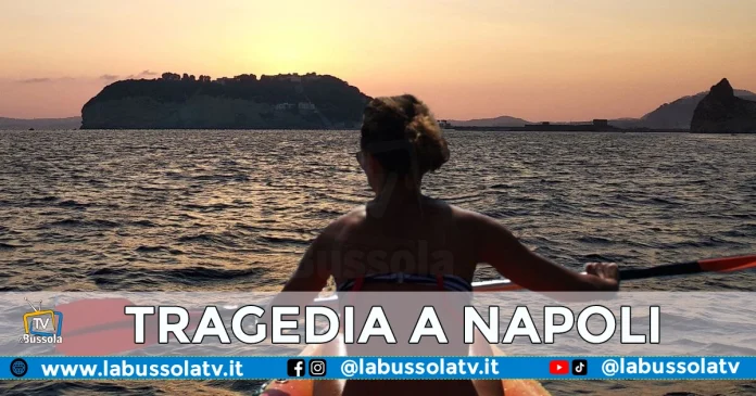 NAPOLI RAGAZZA KAYAK