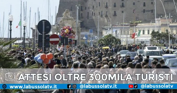 NAPOLI TURISTI