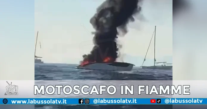 PROCIDA INCENDIO MOTOSCAFO