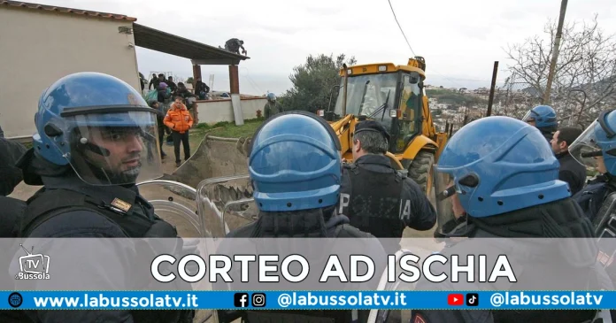 ISCHIA CASA ABUSIVA CORTEO