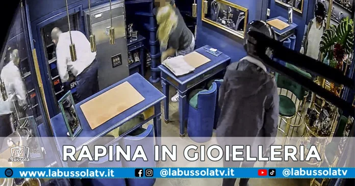 NAPOLI RAPINA GIOIELLERIA