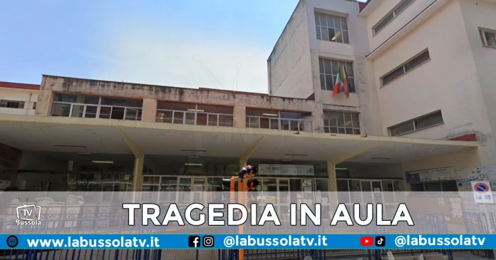 INSEGNANTE MORTO IN AULA