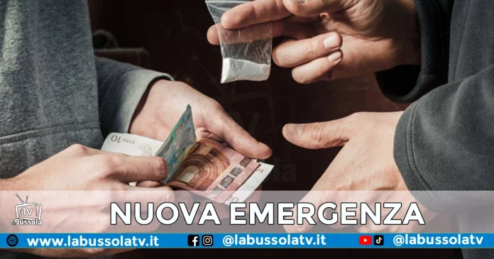 NAPOLI E PROVINCIA SPACCIATORI INCENSURATI E DISOCCUPATI