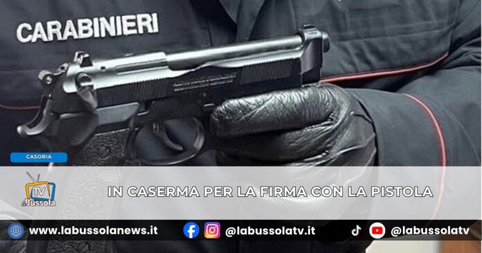 Casoria, si presenta in caserma dai Carabinieri per obbligo di firma con la pistola in tasca arrestato 24enne