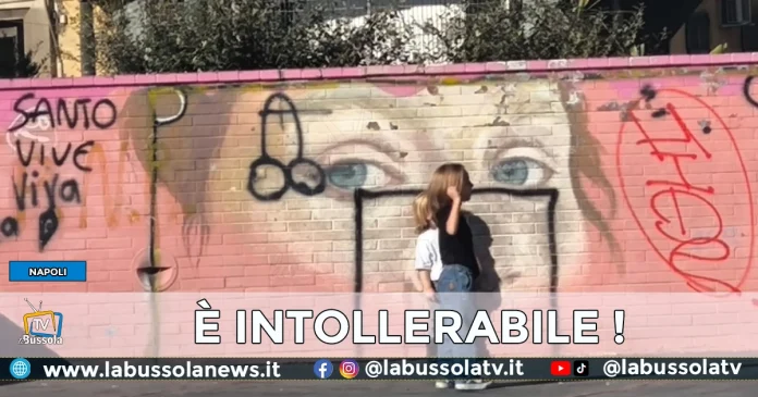 NAPOLI MURALE NOEMI PIAZZA NAZIONALE