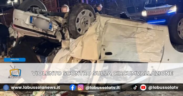 Violento incidente sulla Circumvallazione a Melito, furgone tampona auto che si ribalta 8 feriti di cui 4 bambini in ospedale