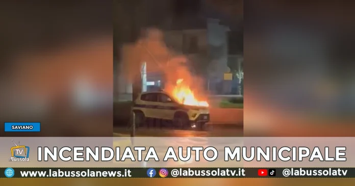 INCENDIATA AUTO POLIZIA MUNICIPALE SAVIANO