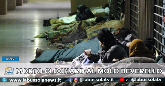 clochard morto Napoli