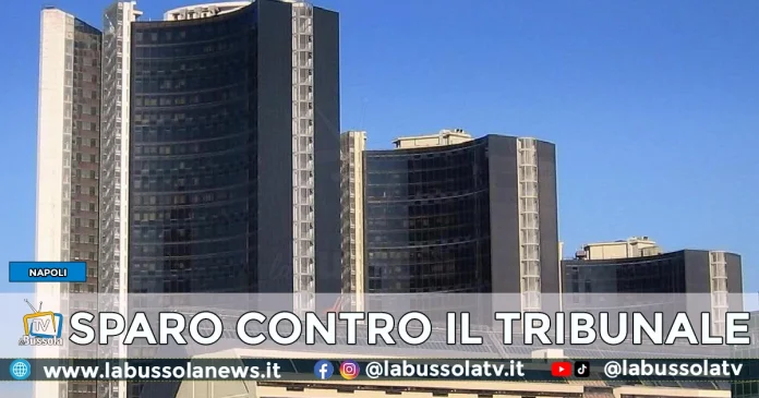 colpo d'arma da fuoco contro palazzo giustizia Napoli