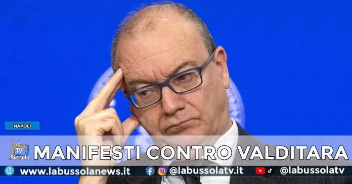 NAPOLI MANIFESTI CONTRO MINISTRO VALDITARA
