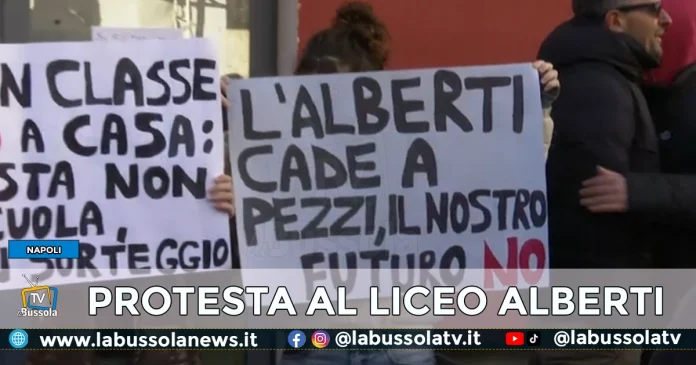 PROTESTA LICEO ALBERTI NAPOLI