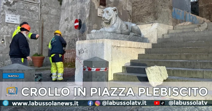 NAPOLI CROLLO PIAZZA PLEBISCITO