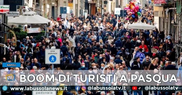 NAPOLI TURISTI PASQUA