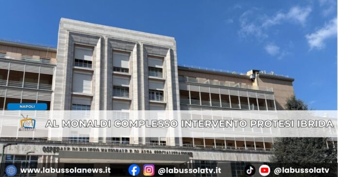 Intervento delicato e innovativo al Monaldi, protesi ibrida salva paziente 58enne da una grave aneurisma