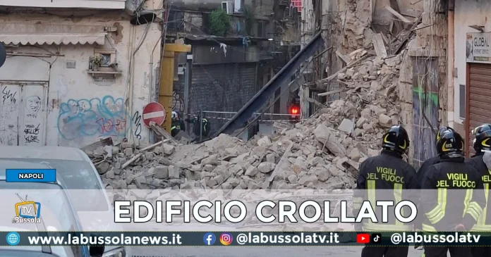 NAPOLI EDIFICIO CROLLATO PIAZZA ENRICO DE NICOLA