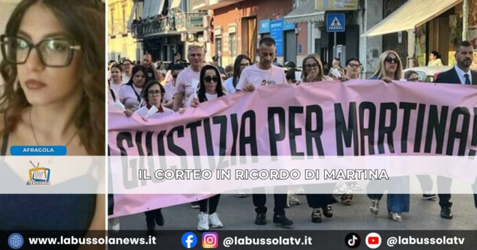 Ad un anno dalla morte corteo ad Afragola in ricordo di Martina Carbonaro, i genitori in strada per chiedere giustizia