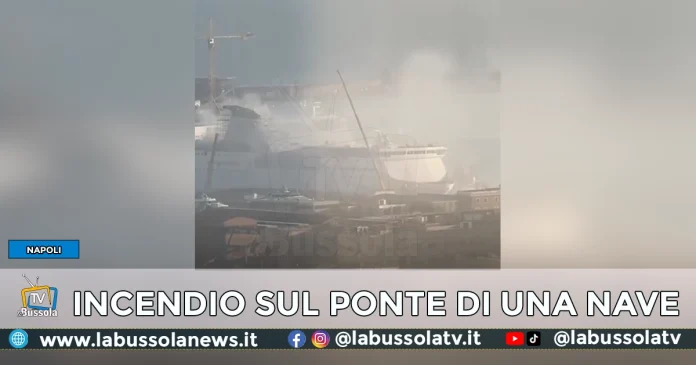 INCENDIO NAVE PORTO DI NAPOLI