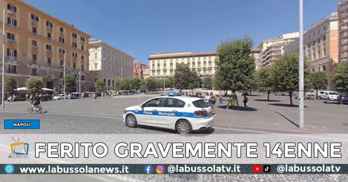 NAPOLI 14ENNE FERITO PIAZZA MUNICIPIO