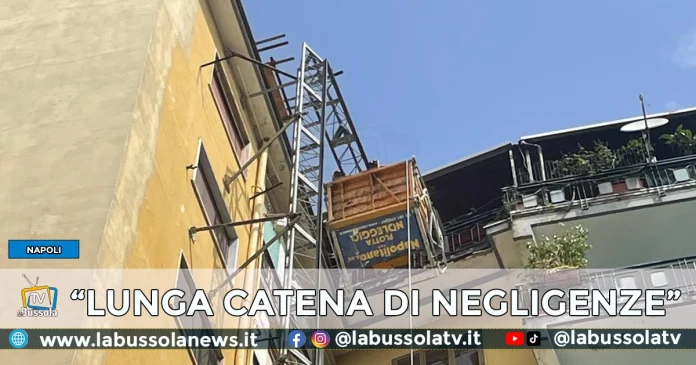 NAPOLI OPERAI MORTI MONTACARICHI