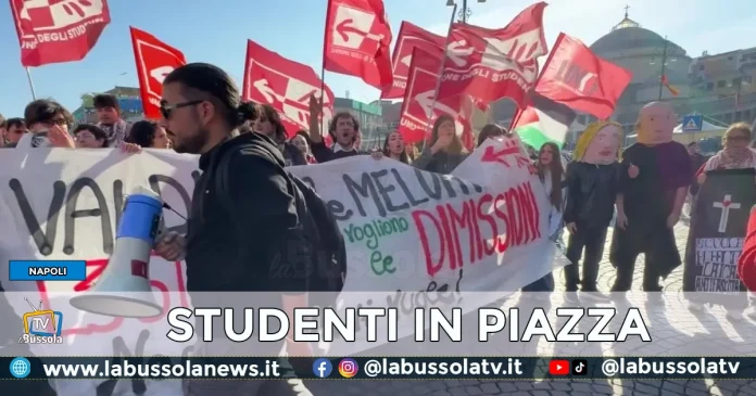 PROTESTA STUDENTI NAPOLI