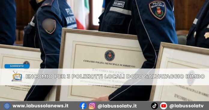 Bimbo ritrovato a Sorrento dopo la segnalazione di scomparsa della madre 3 encomi per operatori polizia municipale Bimbo ritrovato a Sorrento dopo la segnalazione di scomparsa della madre 3 encomi per operatori polizia municipale