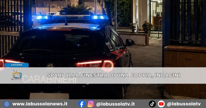 Spari contro balcone di una coppia a Caivano, indagano i carabinieri danneggiate anche le auto
