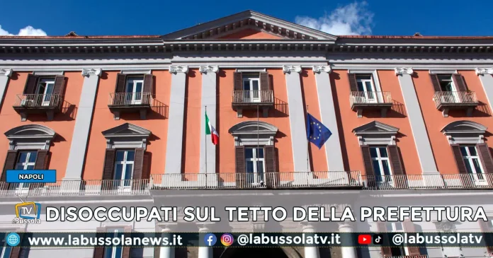 DISOCCUPATI TETTO PREFETTURA NAPOLI