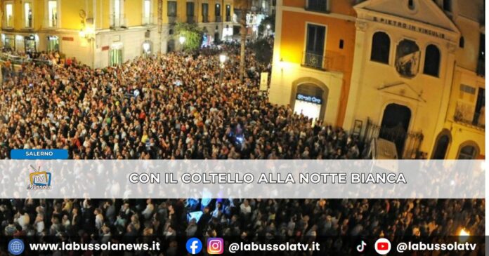 Salerno paura alla Notte Bianca, fermato giovane con volto coperto e coltello
