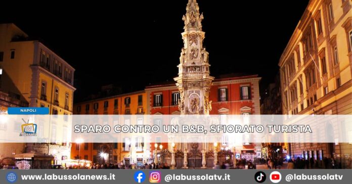 Sparo contro un B&B nel centro di Napoli turista straniero sfiorato dal proiettile, indagini sul raid notturno