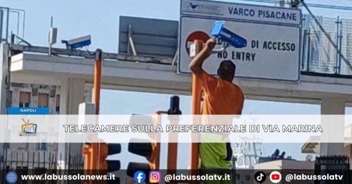 Telecamere su via Marina a Napoli in arrivo multe da 83 euro per chi invade le corsie preferenziali