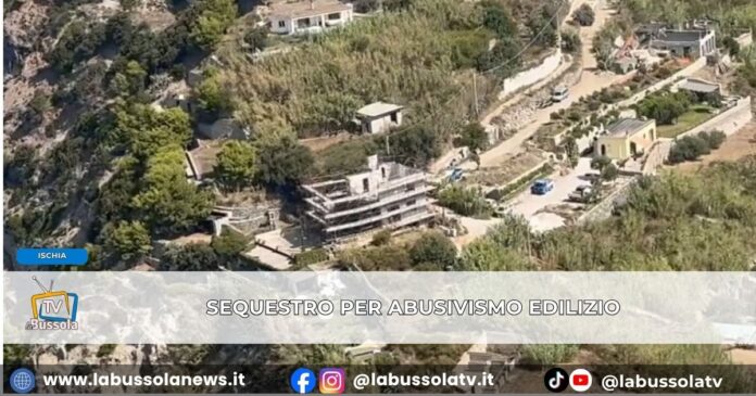 Ambiente abuso edilizio a Ischia, stop a edificio su scogliera
