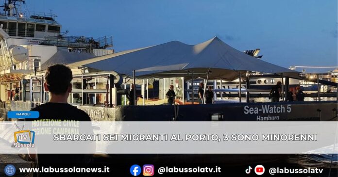 Migranti sbarcati 6 migranti dalla Sea Watch 5 a Napoli, tre sono minori non accompagnati