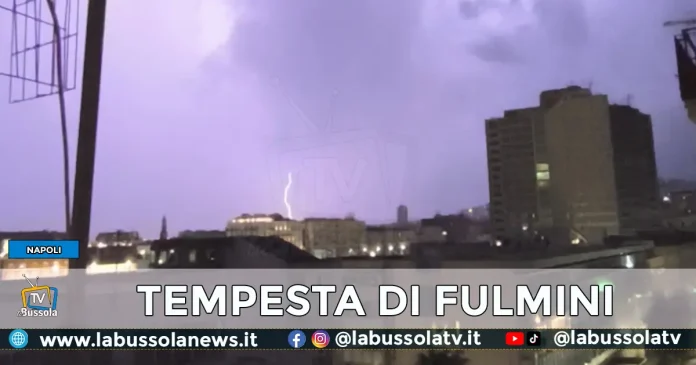 NAPOLI TEMPESTA FULMINI