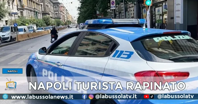 NAPOLI TURISTA RAPINATO FERITO