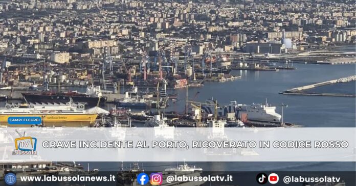 Porto di Napoli, violento scontro tra scooter e taxi marittimo ricoverato in terapia intensiva